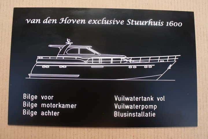 Gegraveerde typeplaat voor een machine