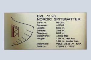 messing-frezen-inlakken-typeplaat-Nordic-Spitsgatter