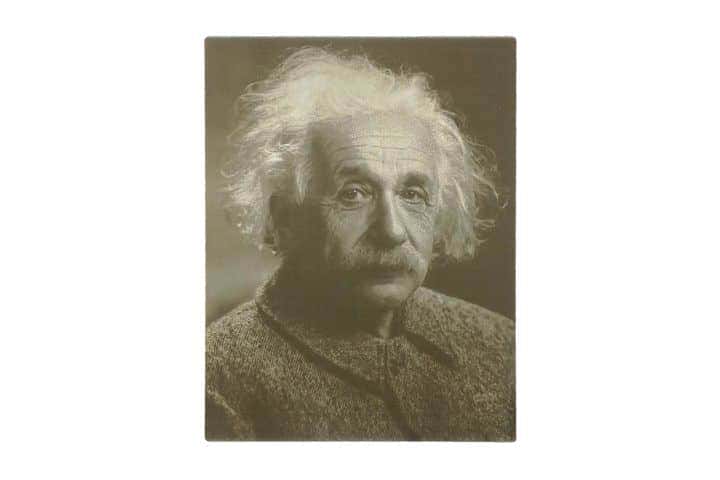 Een voorbeeld van een rvs plaat voorzien van een foto van Einstein door middel vanlasergravure