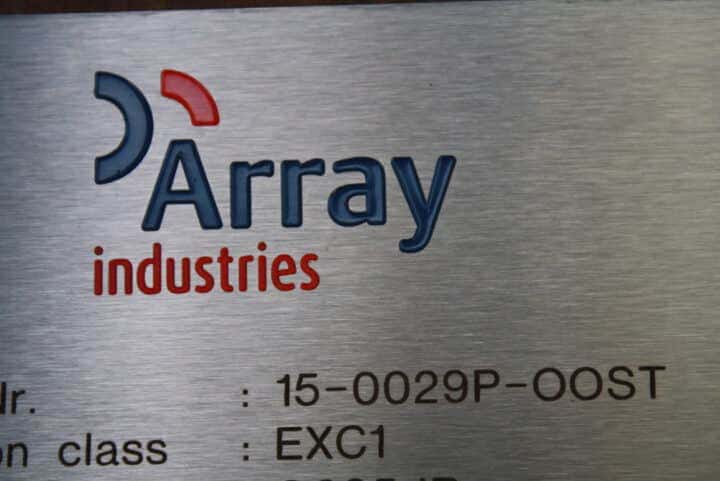 RVS typeplaat voorzien van lasergravure en freesgravure