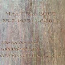 hout - grafmonument - graveren