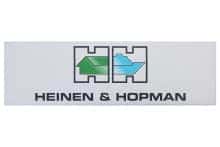 een aluminium onderdruk merklabel met logo Heinen en Hopman