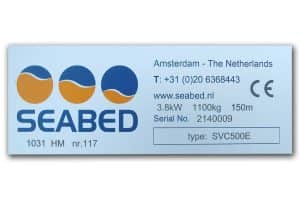 Een aluminium typeplaatje doormiddel van lasergravure aangebracht logo van Seabed