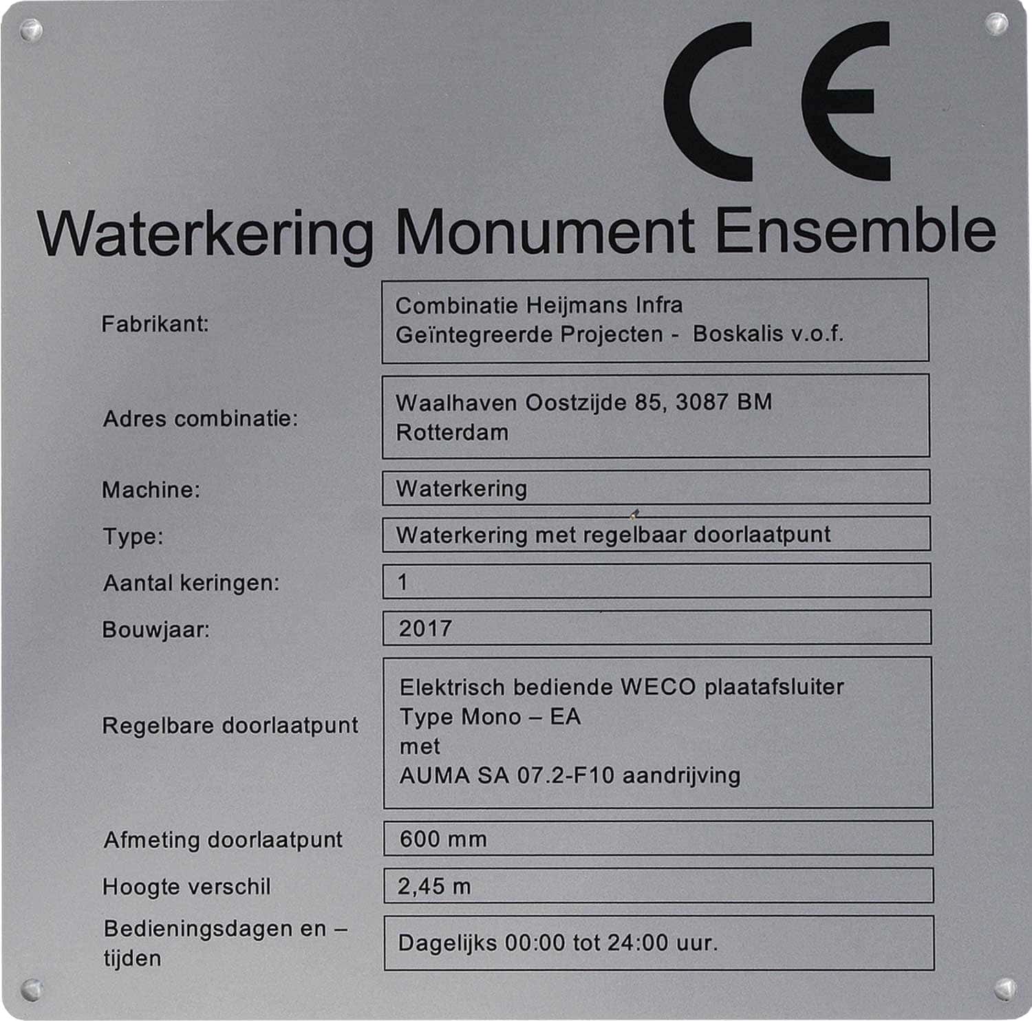 Aluminium onderdruk gegraveerd typeplaatje met logo CE en tabel met tekst