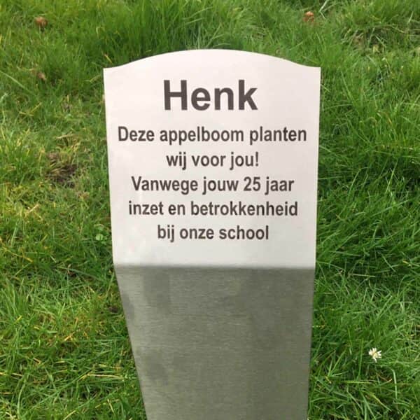 RVS Boomsteker of gedenkplaat met tekst door middel van laser graveren aangebracht