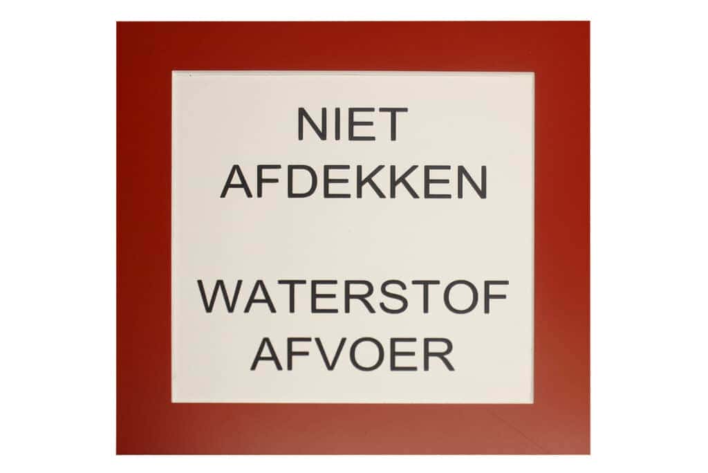 Waarschuwingsbord van kunststof met frees gegraveerd