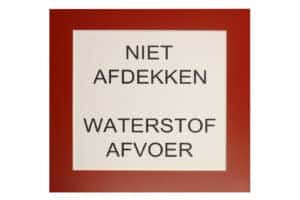Waarschuwingsbord van kunststof met frees gegraveerd