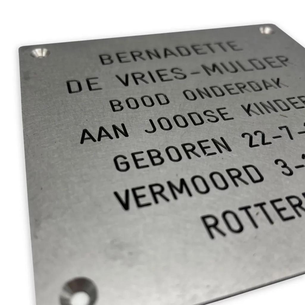 RVS Gedenktegel voor Buiten | Duurzaam Alternatief voor Stolpersteine