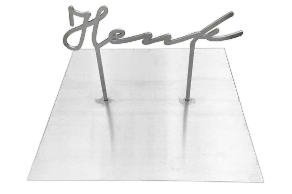 RVS grafmonument met gefreesde letters